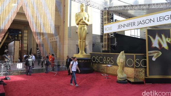 Melintas di Jalur Red Carpet Oscar