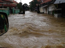 Banjir Hingga 2 Meter, Pusat Kota Sampang Lumpuh