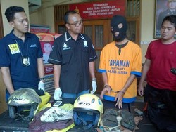 Pembunuh Remaja Berhelm yang Dibuang ke Sawah Ternyata Pacarnya