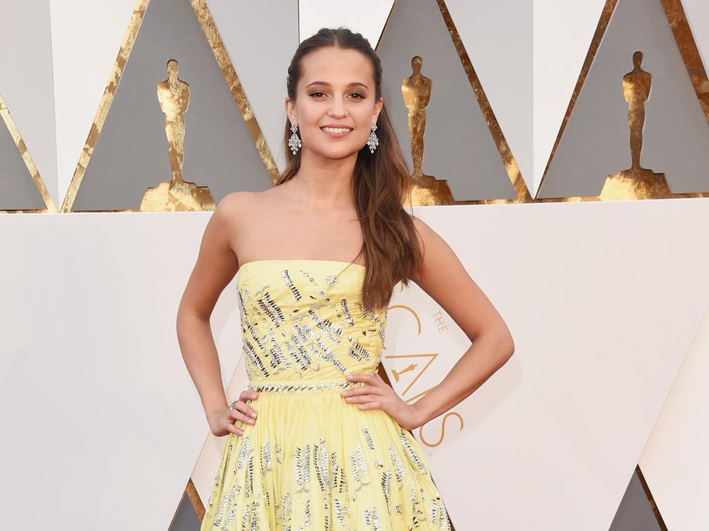 Alicia Vikander Ingin Seperti Disney Princess Belle Saat Tampil di Oscar Alicia Vikander Ingin Seperti Disney Princess Belle Saat Tampil di Oscar