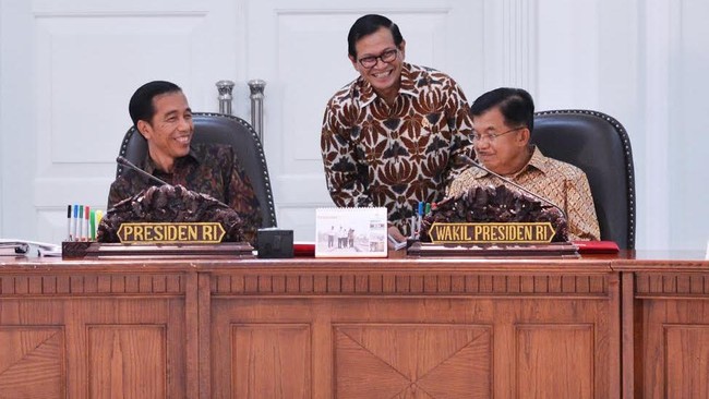 Presiden Jokowi Putuskan Tetap Berlakukan Ujian Nasional Presiden Jokowi Putuskan Tetap Berlakukan Ujian Nasional