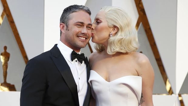 Lady Gaga saat masih bersama tunangannya, Taylor Kinney.