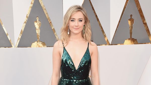 Pesona Saoirse Ronan di Red Carpet Oscar 2016
