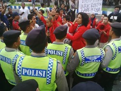 Demo di Kampus, Mahasiswa di Banyuwangi Terlibat Aksi Dorong dengan Polisi