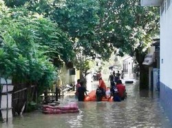 Hari ke-4, Banjir di Pusat Perdagangan Kota Sampang Belum Surut