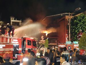 Api Masih Menyala di Pasar Badung, Sempat Terdengar Suara Ledakan Kecil