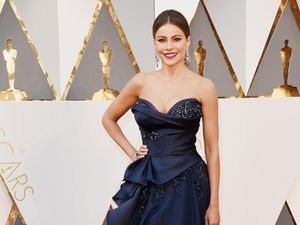 Ini Cerita di Balik Gaun Seksi Sofia Vergara di Oscar 2016