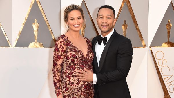 Couple Goals! Kemesraan John Legend dan Chrissy Teigen di Oscar