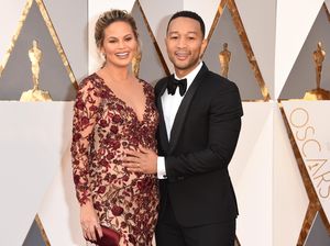 Couple Goals! Kemesraan John Legend dan Chrissy Teigen di Oscar