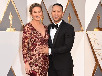 Couple Goals! Kemesraan John Legend dan Chrissy Teigen di Oscar