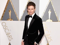 Dikabarkan Pernah Pacaran dengan Taylor Swift, Ini Respons Eddie Redmayne