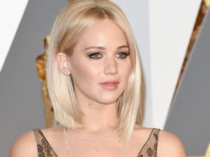 Tampil Mulus, J-Law Perawatan Wajah Belasan Juta Rupiah Sebelum Oscar