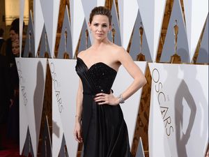 Jennifer Garner Pacaran dengan Brad Pitt?