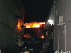 Api di Pasar Badung Belum Padam, Ini Kendala yang Dihadapi Petugas