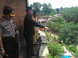 Tinjau Lokasi Longsor, Wali Kota Malang Janjikan Perbaikan Rumah Warga