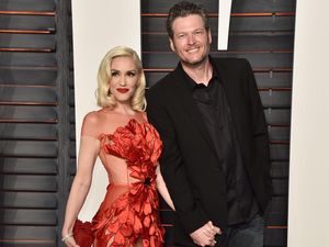 Bergaun Menerawang, Selebriti Dunia Tampil Seksi di After-Party Oscar