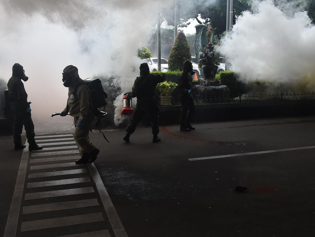 TNI-Polri Gelar Simulasi Penangkapan Teroris Seminggu Jelang KTT OKI TNI-Polri Gelar Simulasi Penangkapan Teroris Seminggu Jelang KTT OKI