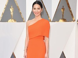 Warna-warni 8 Gaun Selebriti yang Buat Meriah Karpet Merah Oscar