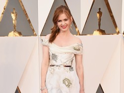 Anti-Mainstream, Aktris Ini Malah Mengaku Tak Mau Tampak Lebih Muda