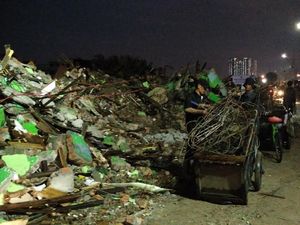 Kalijodo Tamat, para Tukang Loak dan Besi Mulai Mengais Rezeki