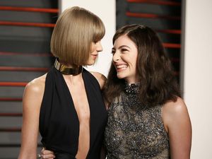 Bukan Selena Gomez, Taylor Swift Gandeng Lorde di Pesta Oscar