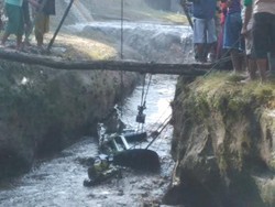 Truk Penambang Pasir Terseret Lahar Hujan Bromo Sejauh 2 Km