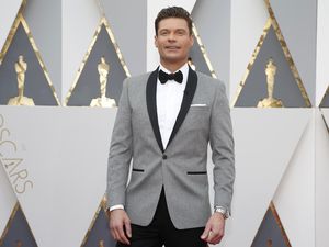 Ryan Seacrest Rilis Koleksi Baju Olahraga Terinspirasi Olimpiade