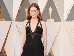 Julianne Moore Tulis Buku Anak-anak Freckleface Strawberry