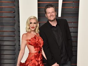 Ditemani Blake, Gwen Stefani Bergaun Menerawang di Pesta Vanity Fair