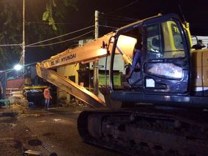 Tengah Malam di Kalijodo, Alat Berat Mulai Dekati Target Eksekusi