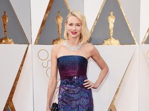 Pakai Blush On di Bagian Ini Buat Wajah Lebih Muda