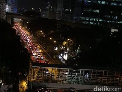 Hujan dan Padat Kendaraan, Sejumlah Ruas Jalan di Jakarta Masih Macet