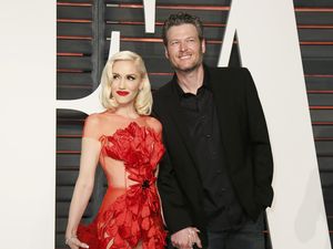 Pakai Cincin di Jari Manis, Gwen Stefani dan Blake Shelton Tunangan?