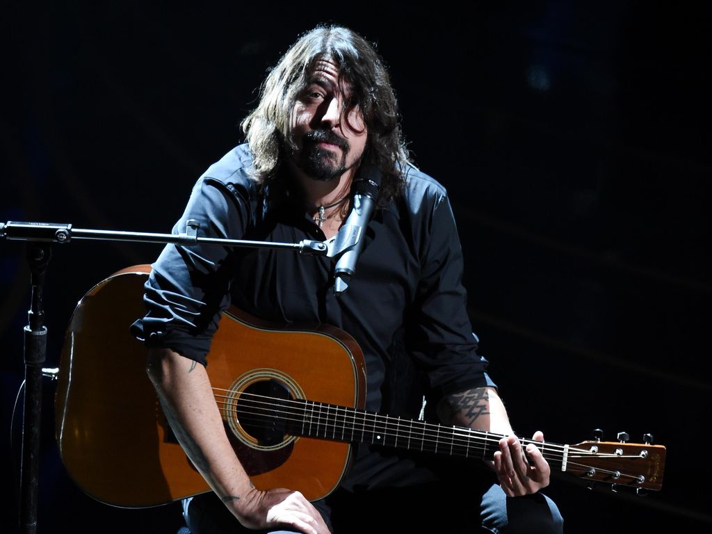 Tampil Sederhana, Dave Grohl Cover Lagu Paul McCartney di Panggung Oscar Tampil Sederhana, Dave Grohl Cover Lagu Paul McCartney di Panggung Oscar