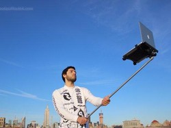 Konyol, Tongsis Pakai Laptop