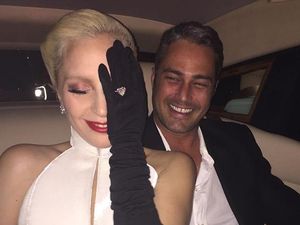 Potret Kemesraan Lady Gaga dan Tunangan di Oscar