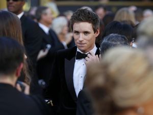 Eddie Redmayne Ingin Perankan Villain Batman