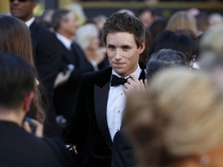 Eddie Redmayne Ingin Perankan Villain Batman