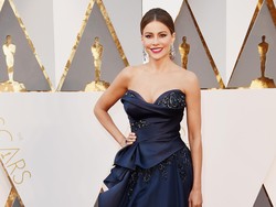 Sofia Vergara Pilih Gaya Klasik untuk Red Carpet Oscar 2016
