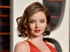 Ahli Kecantikan Miranda Kerr Ungkap Cara Mudah Facial Sendiri di Rumah