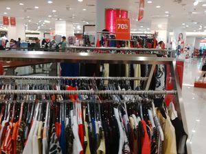 Debenhams Tutup Semua Toko Akhir 2017