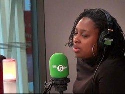 Anggota Parlemen Kulit Hitam Inggris Disangka Petugas Kebersihan dan Ditegur