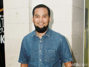 Sambil Jalan ke TPS, Teuku Wisnu Ajak Netizen Jangan Golput