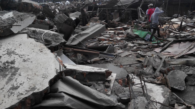 Cerita Pemilik Pabrik Furnitur yang Kena Penertiban di Kalijodo Cerita Pemilik Pabrik Furnitur yang Kena Penertiban di Kalijodo