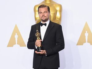 Leonardo DiCaprio dan Piala Oscar Perdananya