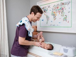 Tak Mau Kalah, Zuckerberg Cuma Butuh 20 Detik Ganti Popok