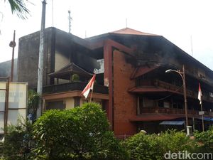 Setelah 17 Jam, Petugas Berhasil Padamkan Api di Pasar Badung