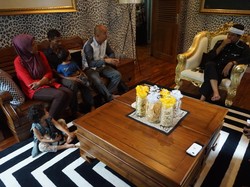 Bupati Dedi Tepuk Jidat karena Keluarga Pemulung ini Tak Mau Dibantu