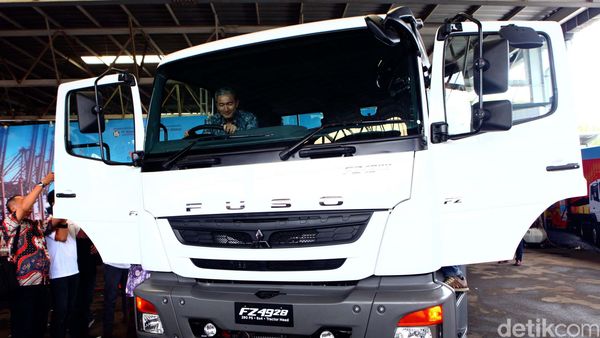 Mitsubishi Fuso Tractor Jawab Kebutuhan Pasar