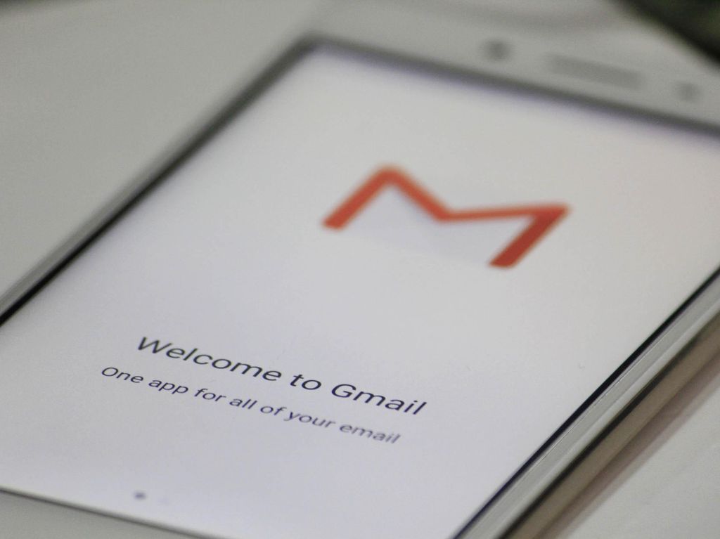 Gmail dan Google Play Store di Android Resmi Gelap-gelapan